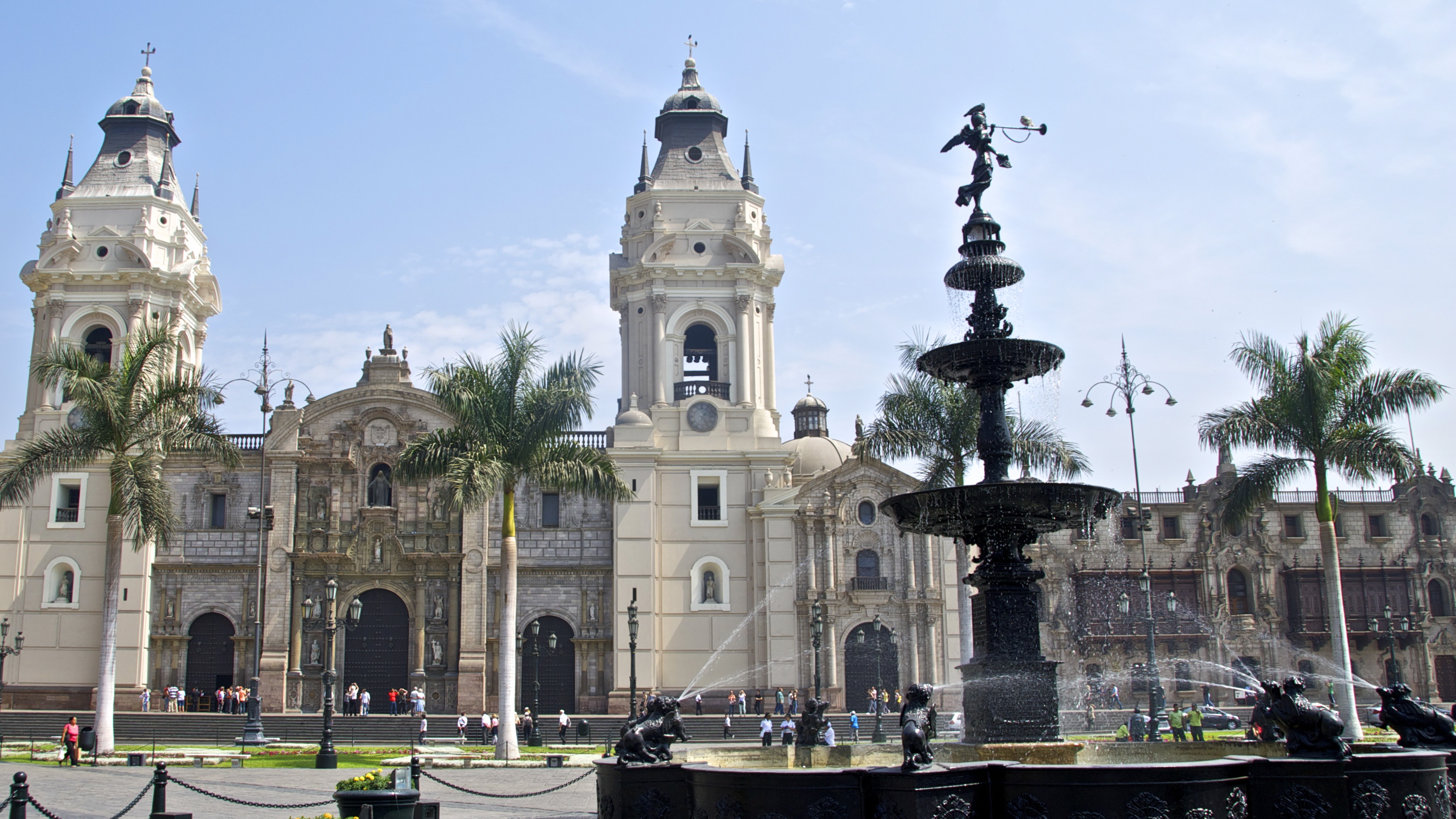 Lima_Peru_ciudad_plaza